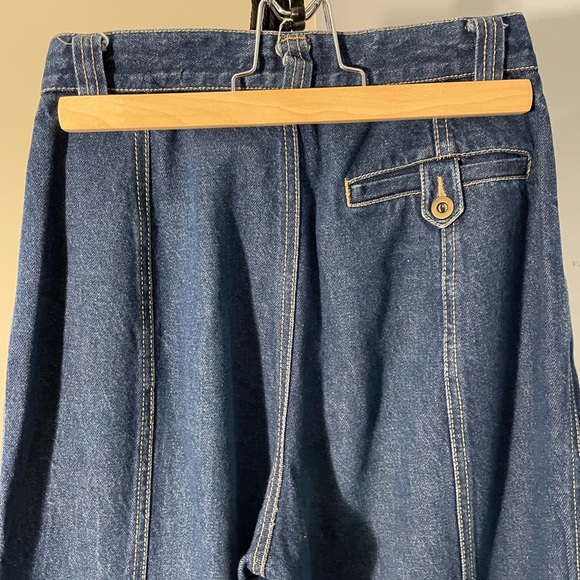 Liz wear Jeans - Picture 3 of 4